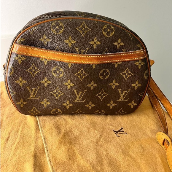 Louis Vuitton Handbags - ‼️SOLD‼️ 💯 Authentic Louis Vuitton Blois Crossbody Bag